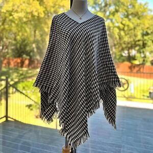 Wool touch houndstooth fringe poncho